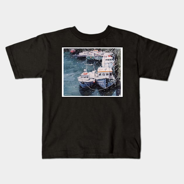 Snow at Pittenweem Harbour Kids T-Shirt by arlyon